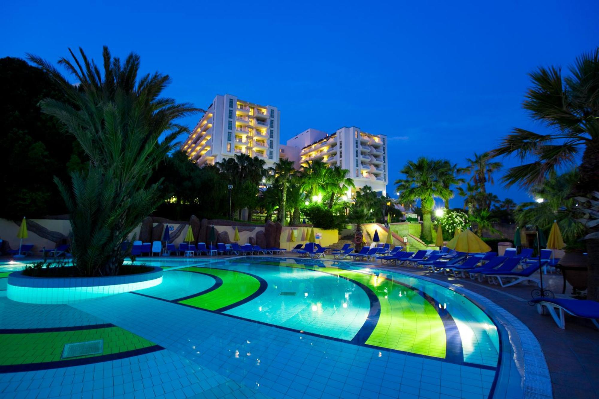 Fantasia Deluxe Hotel Kusadasi Exterior foto
