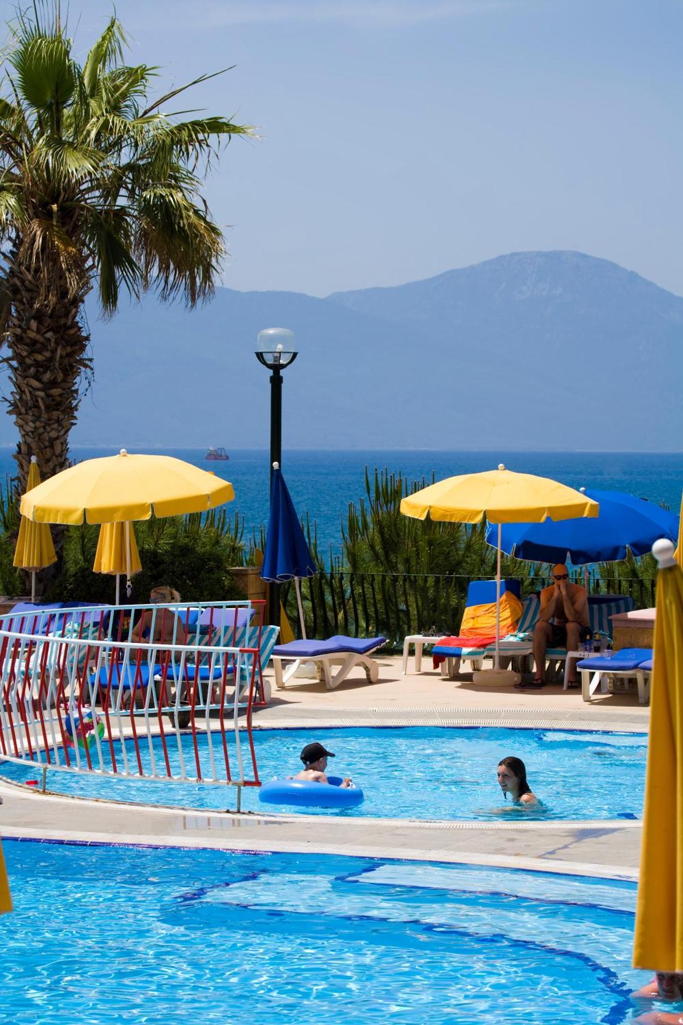 Fantasia Deluxe Hotel Kusadasi Exterior foto