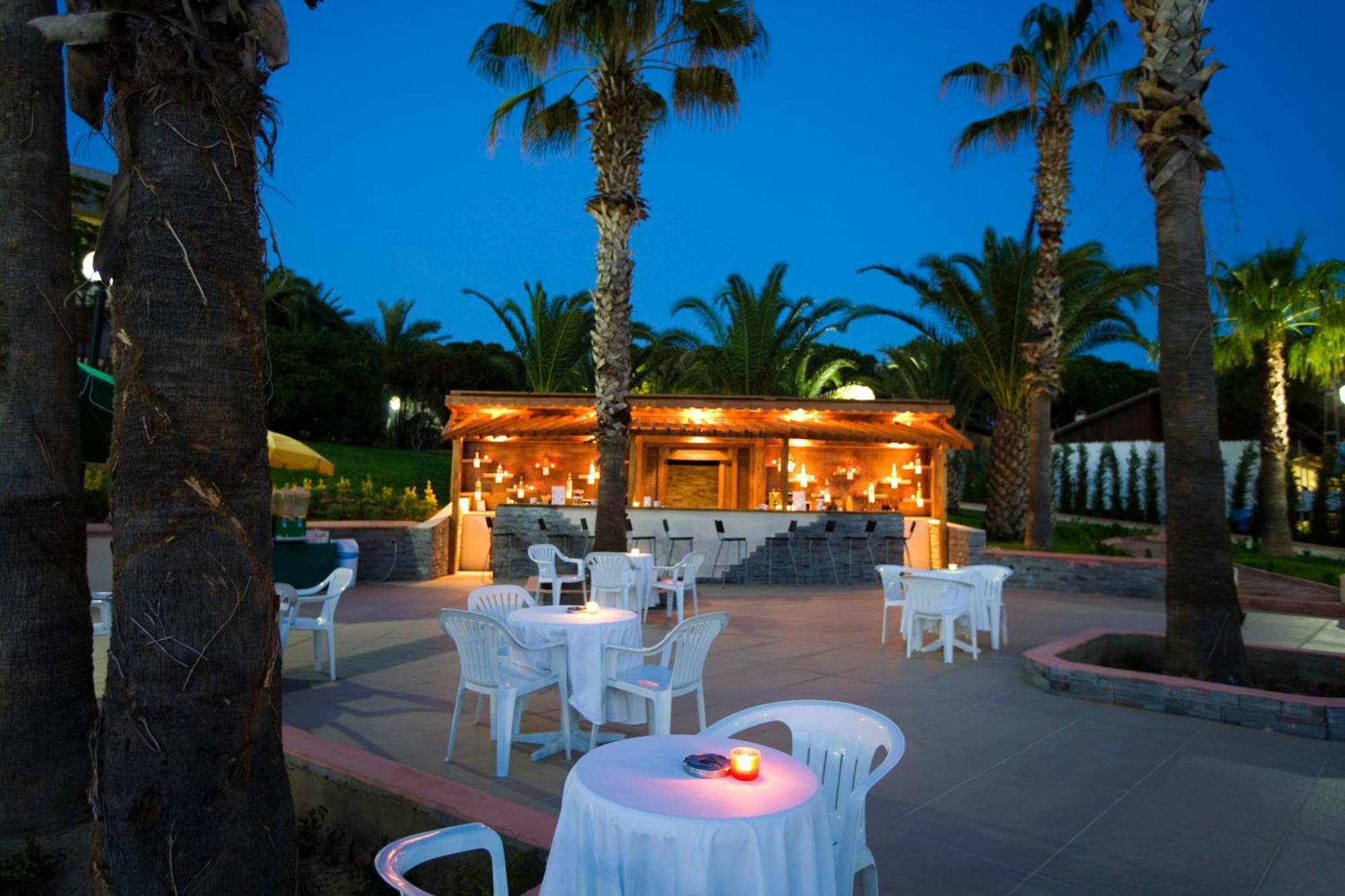 Fantasia Deluxe Hotel Kusadasi Exterior foto